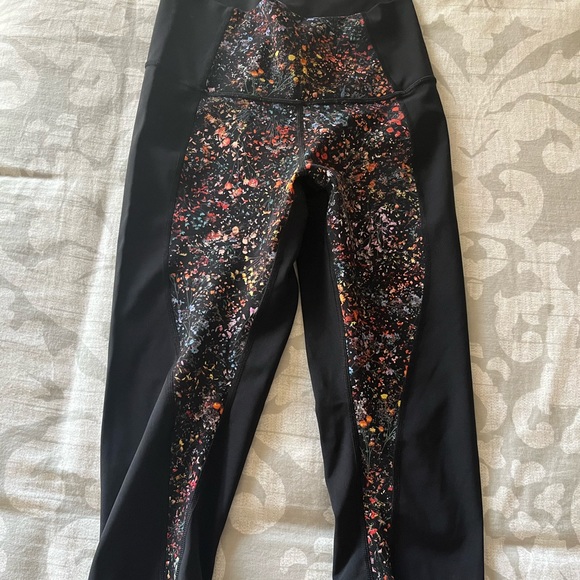 Lululemon Cropped Floral Leggings - Picture 1 of 3